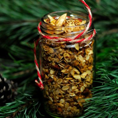 Piernikowa granola z syropem imbirowym