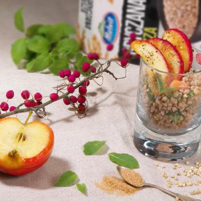 Jabłka z kaszą gryczaną białą i miętą