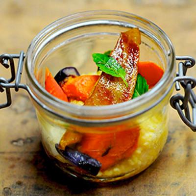 Kasza jaglana z pieczonymi warzywami i podsmażką