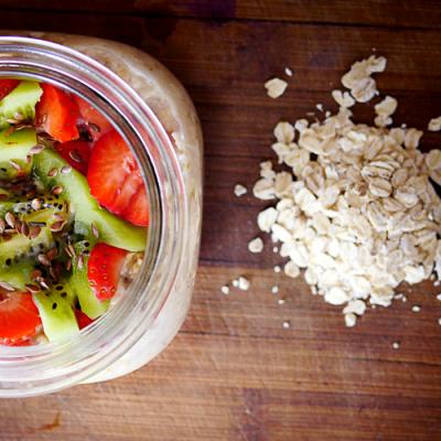 Kolorowa owsianka overnight