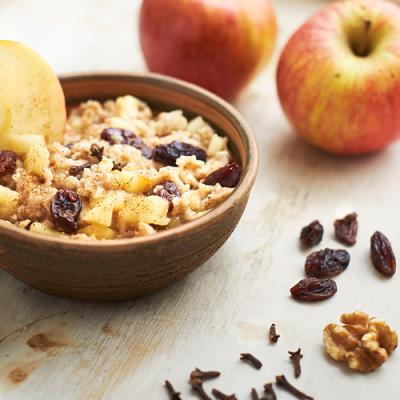 Owsianka jabłkowo-bakaliowa