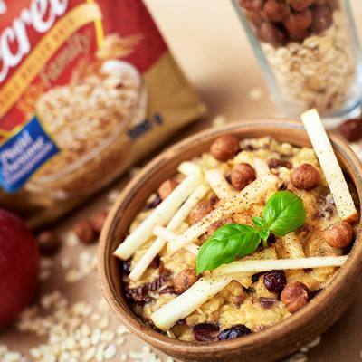 Owsianka na słodko z sokiem pomarańczowym